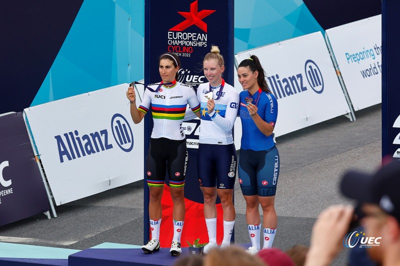 European Championships Munich 2022 - 2022 UEC Road Elite European Championships - Women's Road Race - 21/08/2022 - Lorena Wiebes (NED) - Elisa Balsamo (ITA) - Rachele Barbieri (ITA) - photo Luca Bettini/UEC/SprintCyclingAgency?2022